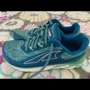 Women’s Altra Plush 4- Size 10.5